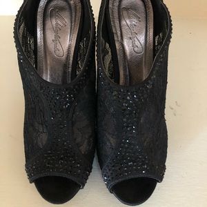 Michaelangelo Black Lace Open Toes Heels
